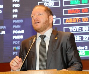 Deputado estadual Othelino Neto