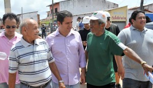 Edivaldo foi recebido por moradores no bairro João Paulo