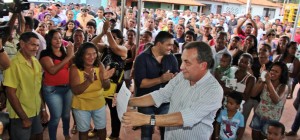 Luis Fernando assina ordem de serviço para obras em Peritoró