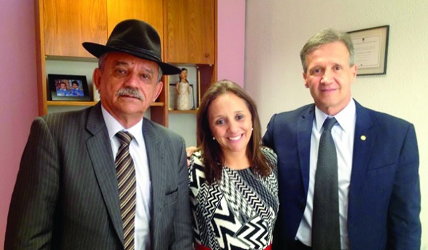 O deputado Aluisio Mendes  ao lado de Renata Abreu, <a href=